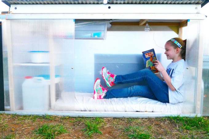 menina energia solar